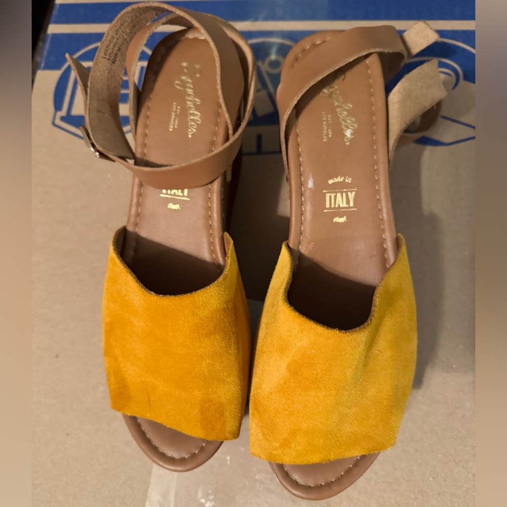 Seychelles Yellow and brown wedges